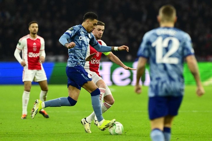 Ajax y Villa igualan, el Lille golea y el Maccabi hunde a Mendilibar