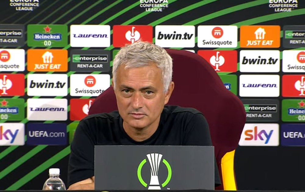 Mourinho perdió la paciencia en rueda de prensa. Captura/Youtube/Calcionews24