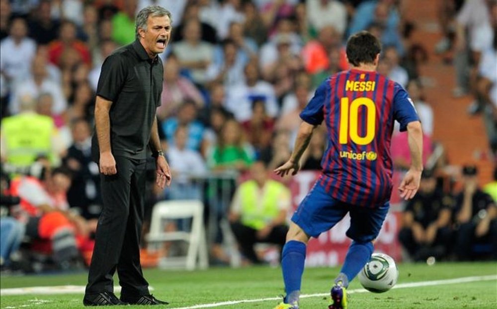 Mourinho s'incline devant Messi. AFP