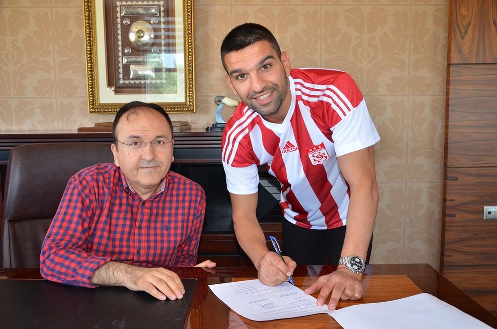 El conjunto turco ha llegado a un acuerdo con el delantero Demir por dos temporadas. Sivasspor