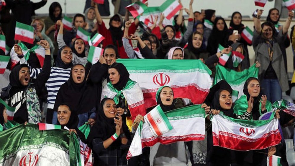 Mujeres iraníes en un campo de fútbol. AFP