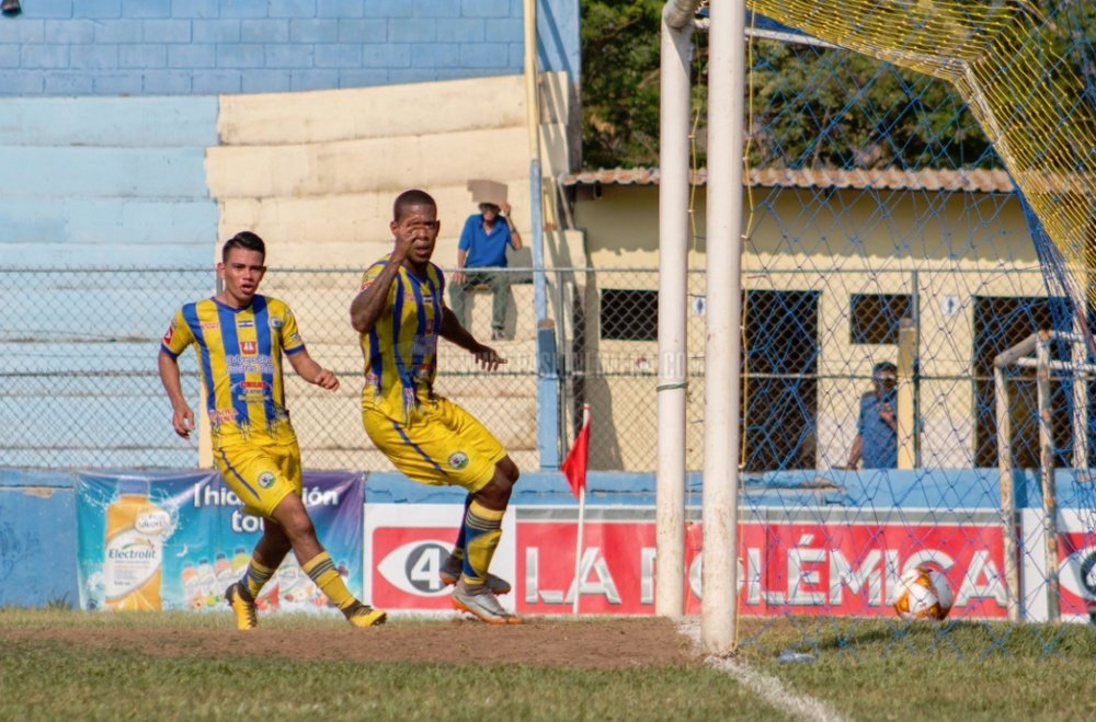 Águila y Limeño mandan en El Salvador. LimenoOficial