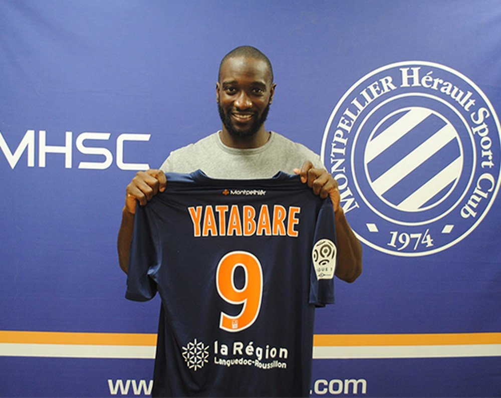 Mustapha Yatabaré posa con la camiseta de su nuevo equipo, el Montpellier francés. MHSCFoot