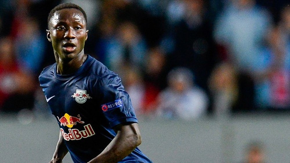 Naby Keita cambia el Red Bull Salzburg, de Austria, por el Red Bull Leipzig, de Alemania. UEFA