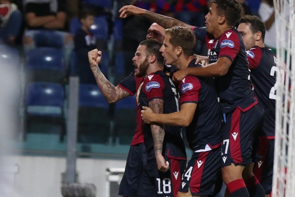 Nahitan Nández celebrando un gol durante un partido del Cagliari. EFE