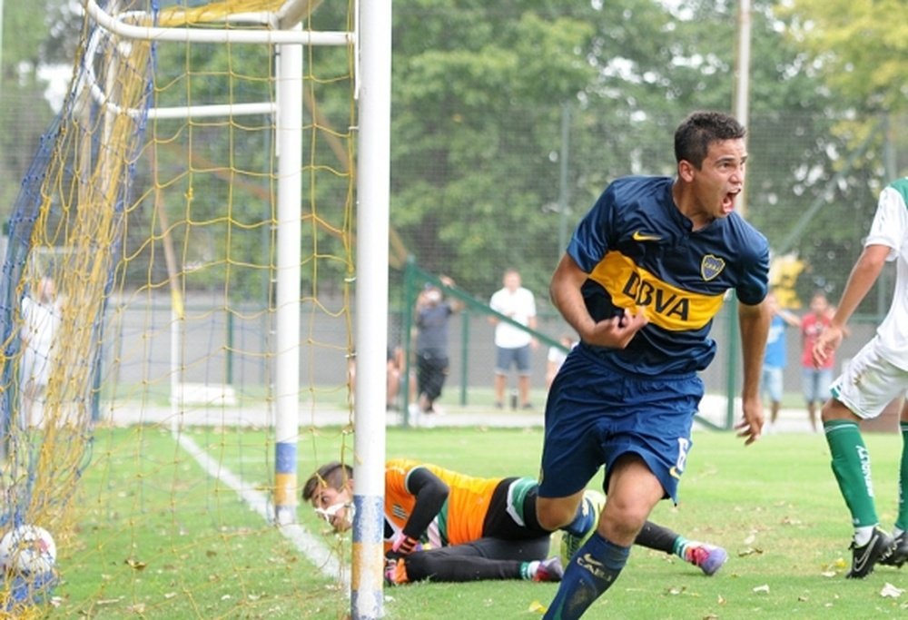Nahuel Cisneros celebra un tanto marcado con los juveniles de Boca Juniors. BocaJuniors