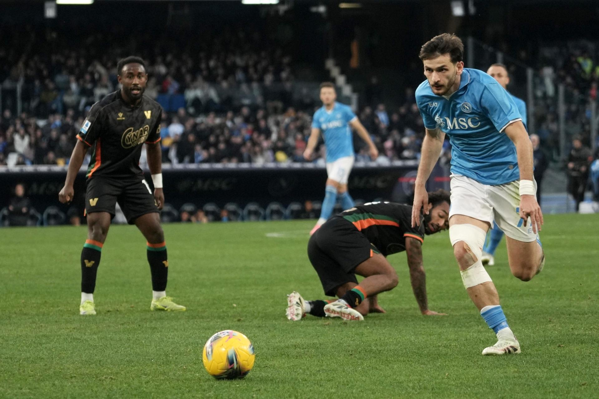 El Nápoles tira abajo el muro de Stankovic