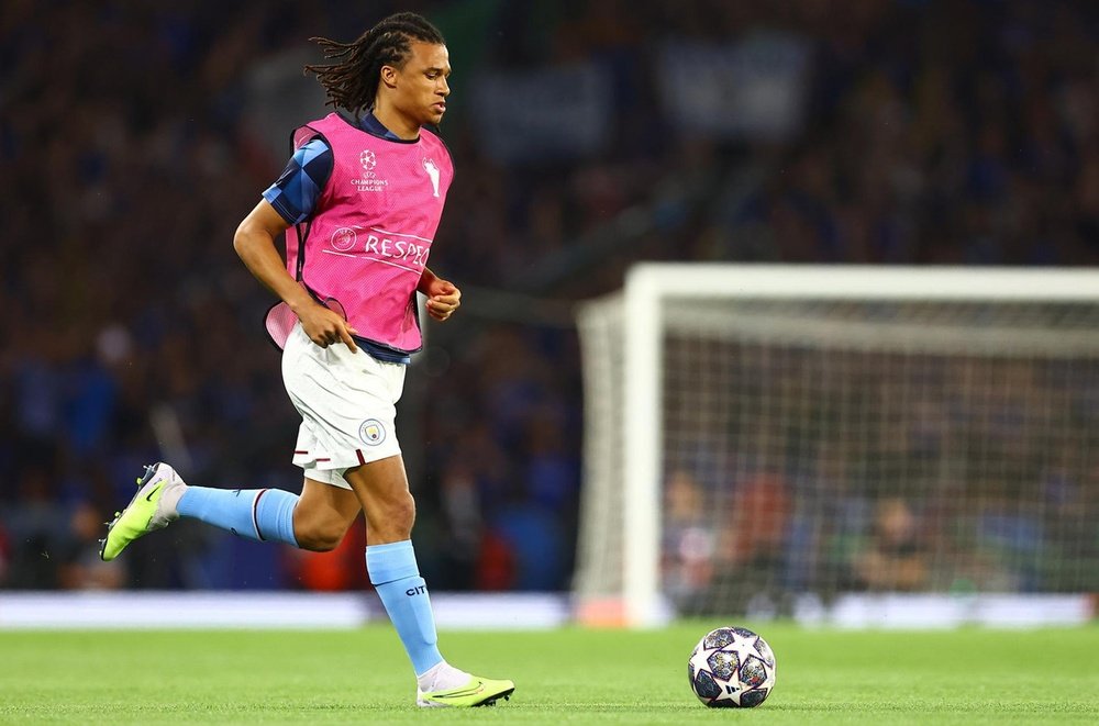 Ake is out for 10-11 weeks with foot injury. EFE
