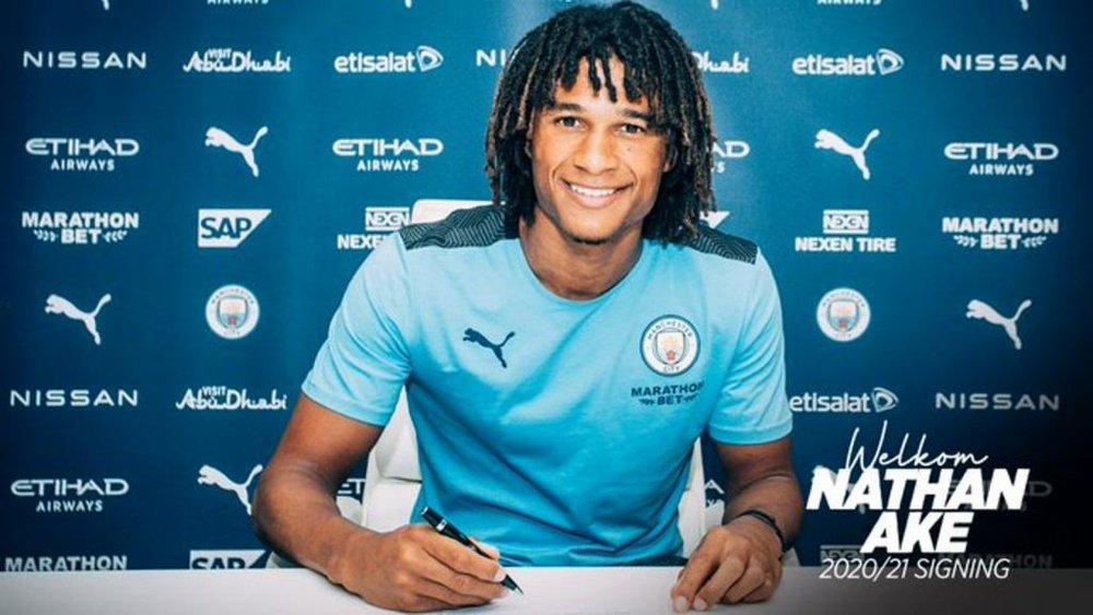 Nathan Aké signe à Manchester City. ManCity