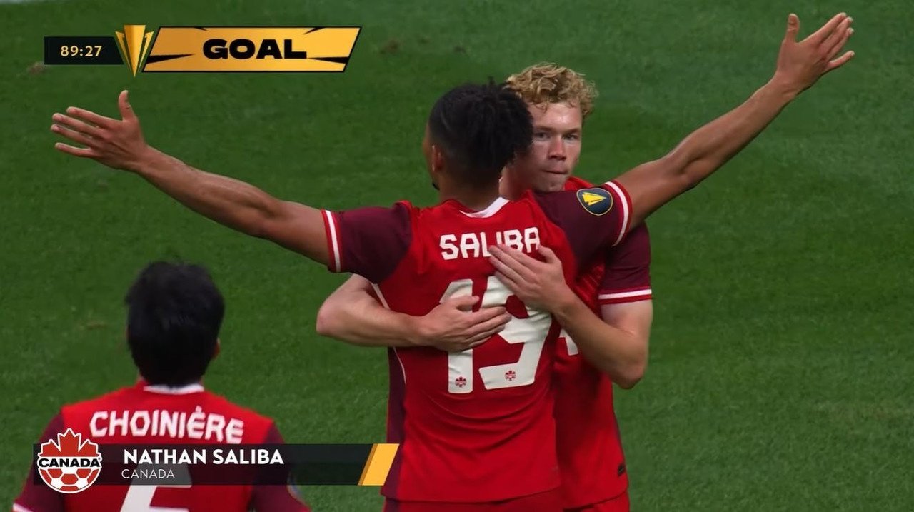 Si Estados Unidos debutó con un 5-0, la Selección de Canadá quiso subir la apuesta goleando a Honduras por 6-0 en su estreno en la Copa Oro 2025. Los de Jesse Marsch dan un golpe en la mesa y presentan su candidatura al título.