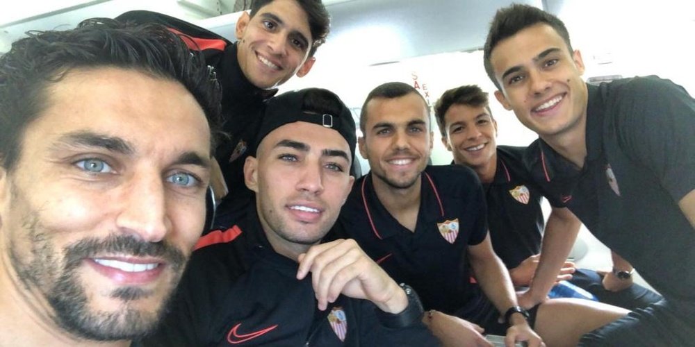 El Sevilla aterrizó en Baku tras seis horas de viaje. SevillaFC