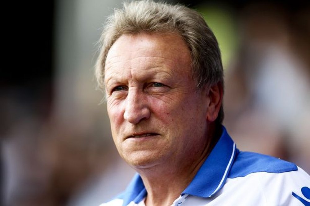 Warnock podría dejar de ser técnico del Cardiff. AFP