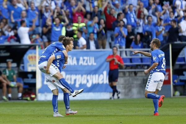 Néstor Susaeta, celebrando el gol con sus compañeros. Twitter