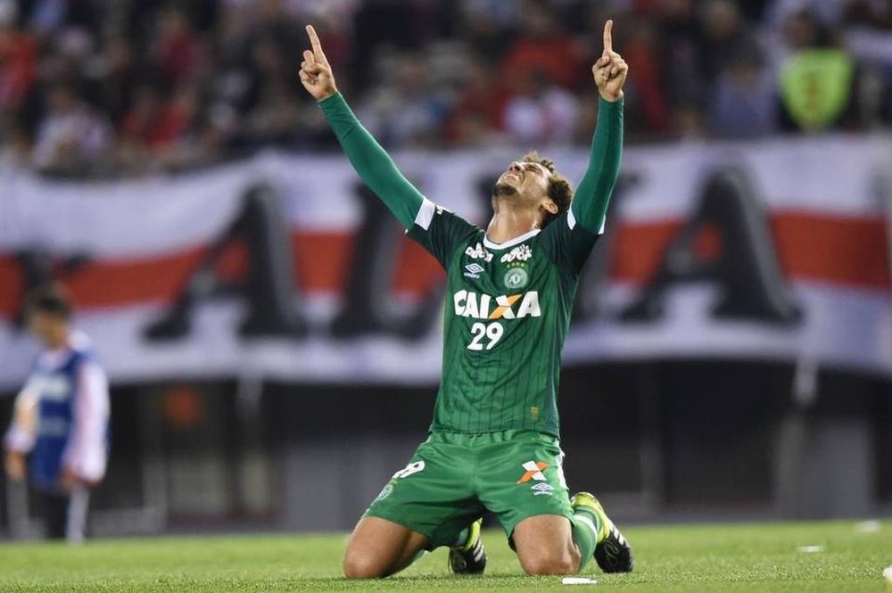 Neto celebra el pase a la final de la Sudamericana. AFP