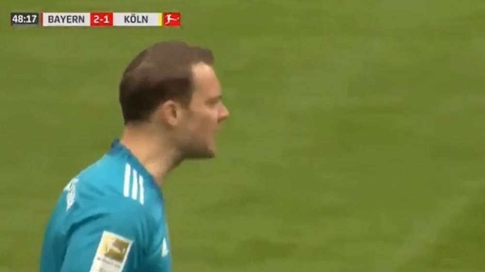 Neuer la tomó a gritos con Alaba por el gol del Köln. Captura/MovistarLigadeCampeones