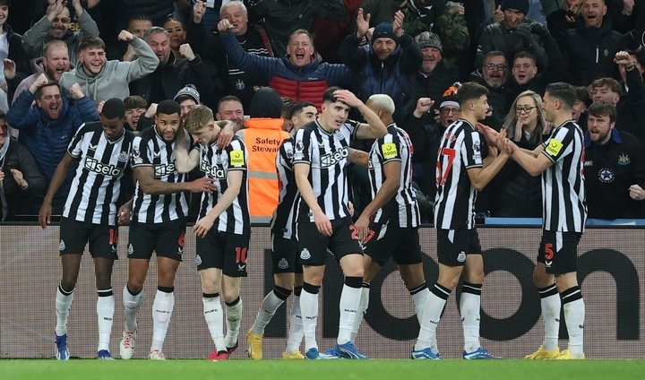 10-man Chelsea outclassed at Newcastle
