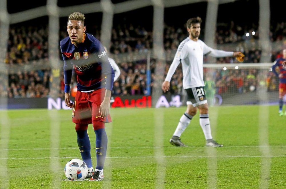 Neymar ainda pensa no Barcelona. EFE
