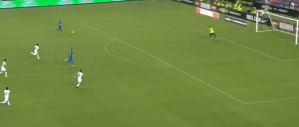 Neymar pecó de 'chupón', quebró al portero ¡y falló!