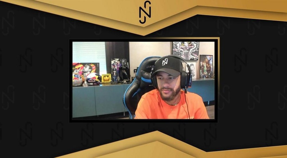 Neymar comete um pequeno descuido durante live. Captura/Twitch/neymarjr