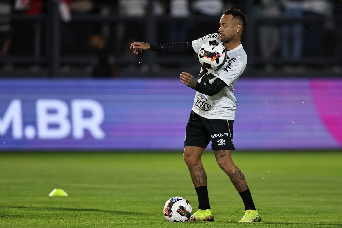 Neymar was Santos' hero on another night in the Brazilian League. The No 10 scored twice, his first brace since returning to Brazil, to lift his team out of the relegation zone.