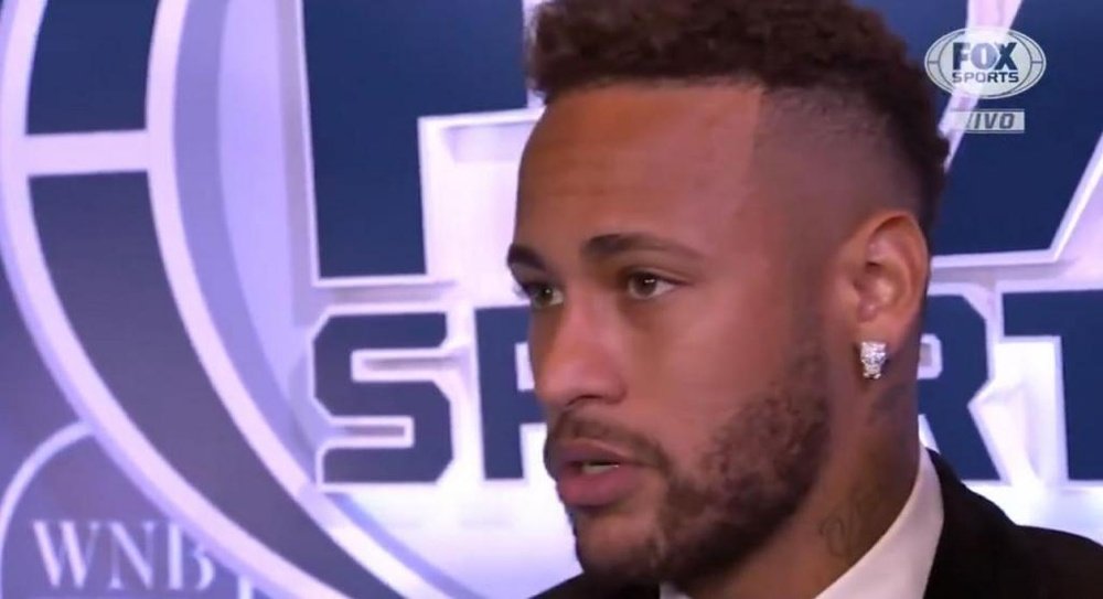 Neymar aprovechó su primera comparecencia tras el Mundial para acabar con los rumores. EFE