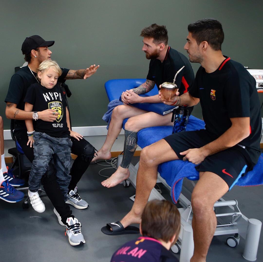 Neymar visitó a Leo Messi y Luis Suárez.