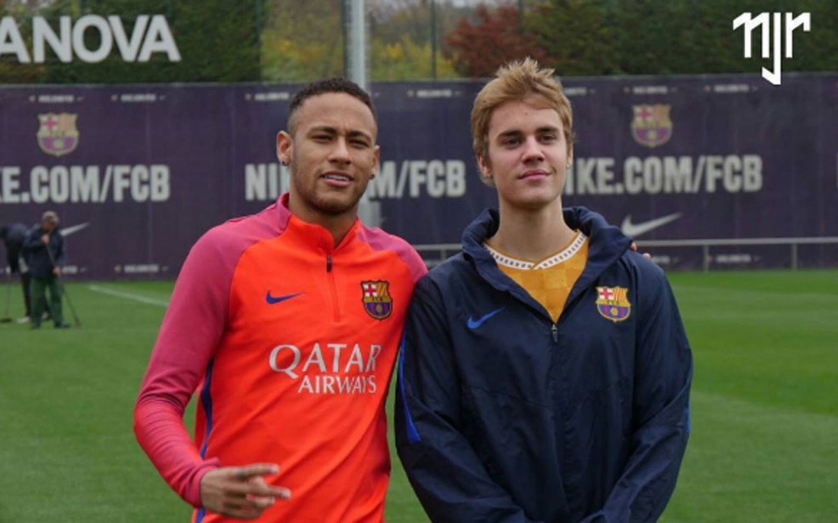 Justin Bieber visits FC Barcelona training session (21-11-16)