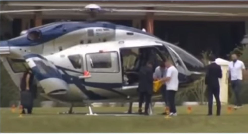 Neymar arrive au centre d'entraînement du Brésil en hélicoptère. Youtube