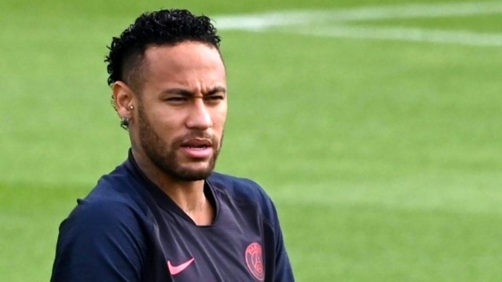 Neymar puede fichar por el Madrid o el Barça. AFP