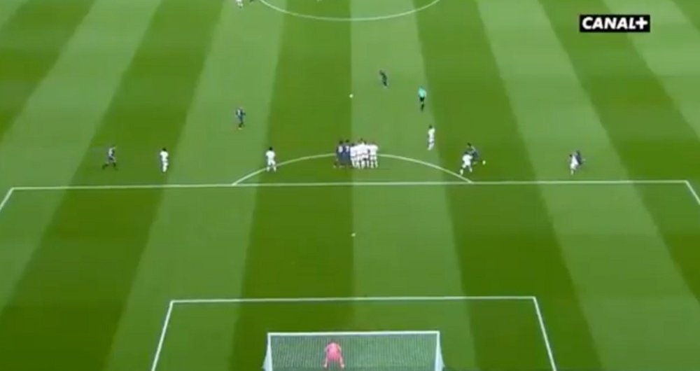 Neymar with another fantastic strike. Twitter/Canal+