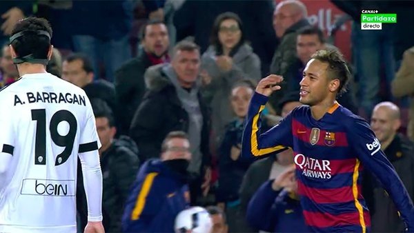 El duelo entre Neymar y Barragán acabó entre insultos delante del árbitro