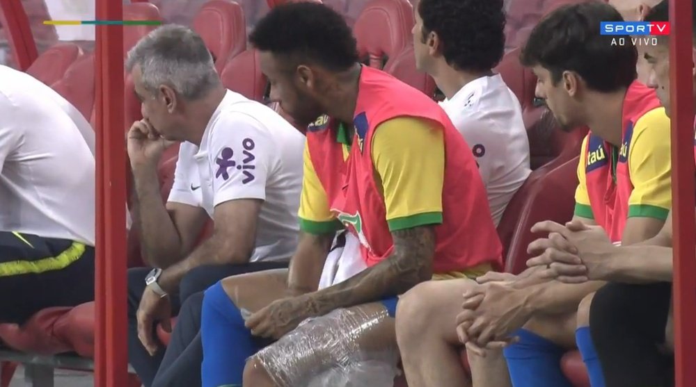 Neymar é substituído contra a Nigéria com 11 minutos de jogo. Captura/Sportv