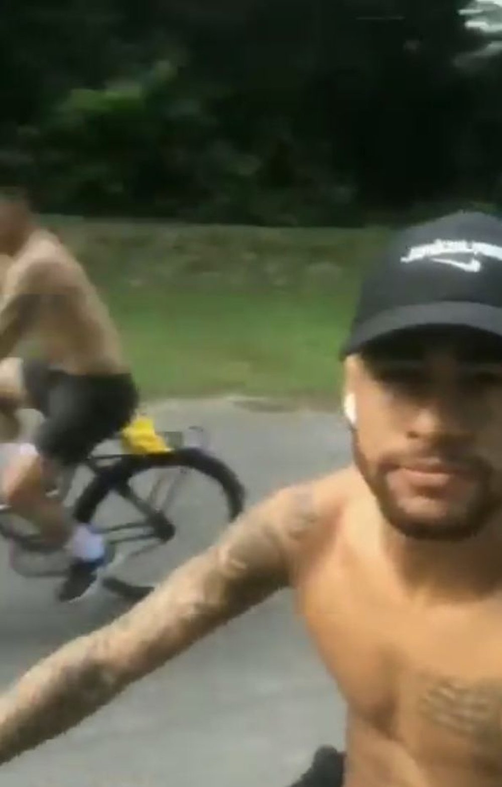 Neymar fait du vélo. Capture/InstagramNeymarJr