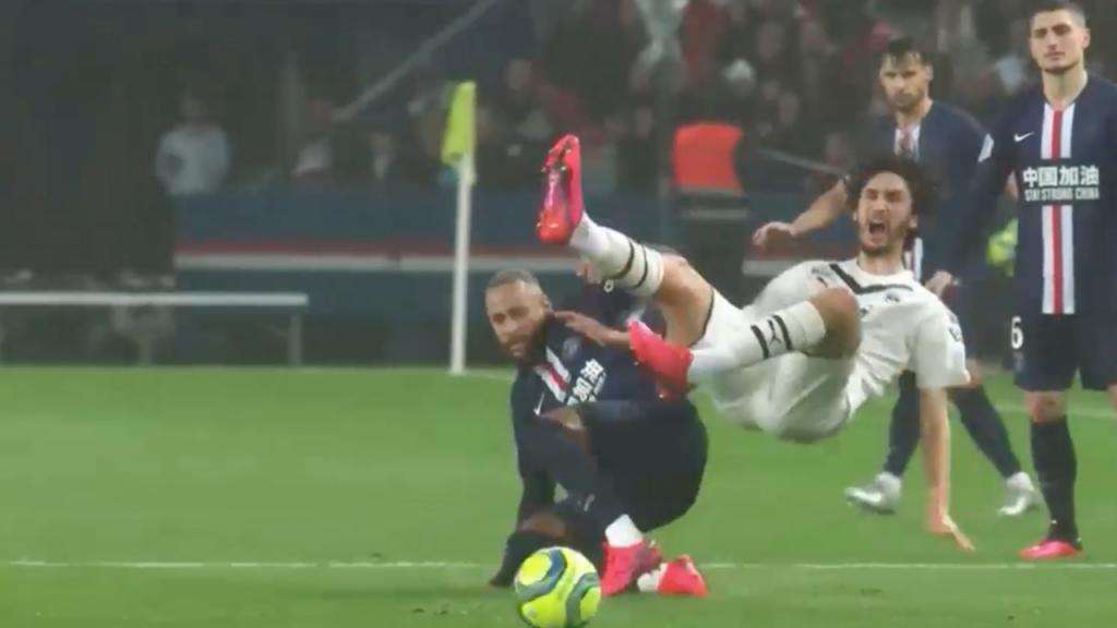 Así fue la roja de Neymar: de la llave de judo a su patadón