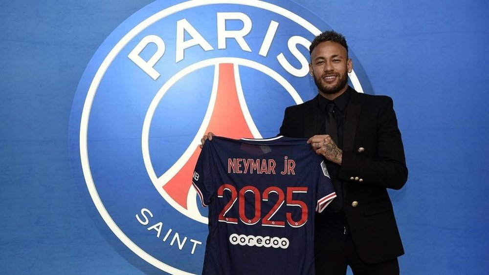 Neymar renovou com o PSG até 2025. PSG