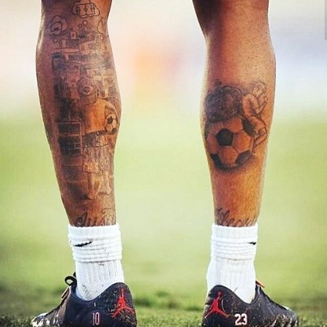 Neymar presume de tatuajes