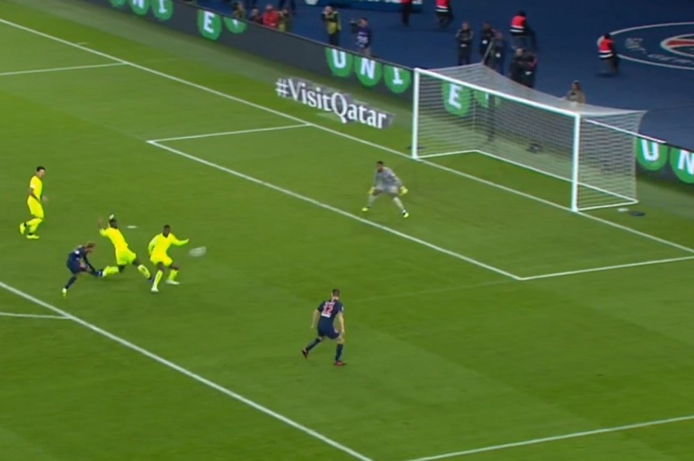 Neymar scores for PSG against Lille. Captura/CanalSports