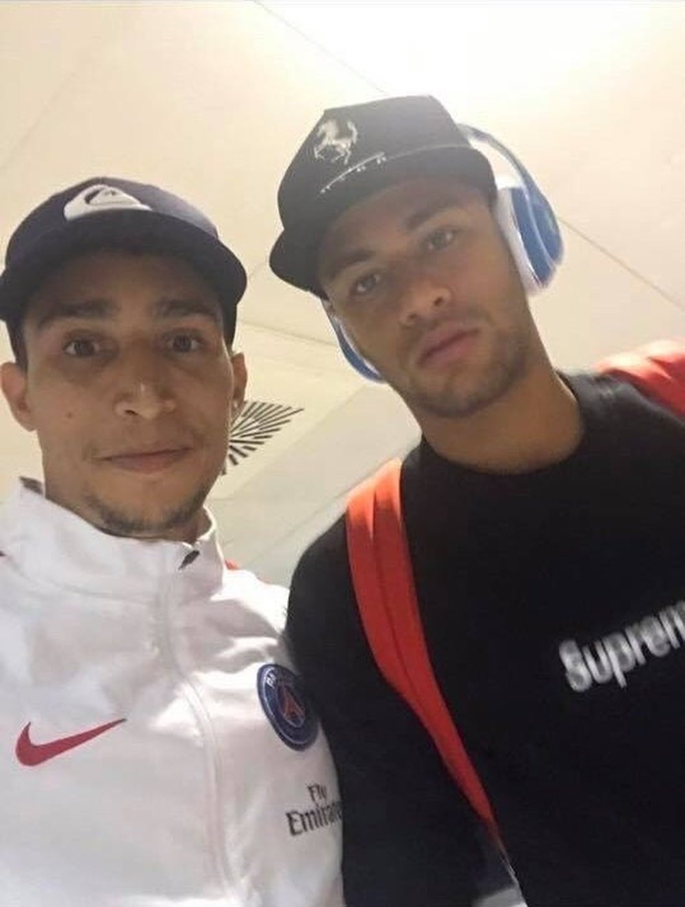 Neymar à son arrivée à Barcelone aujourd'hui. Twitter