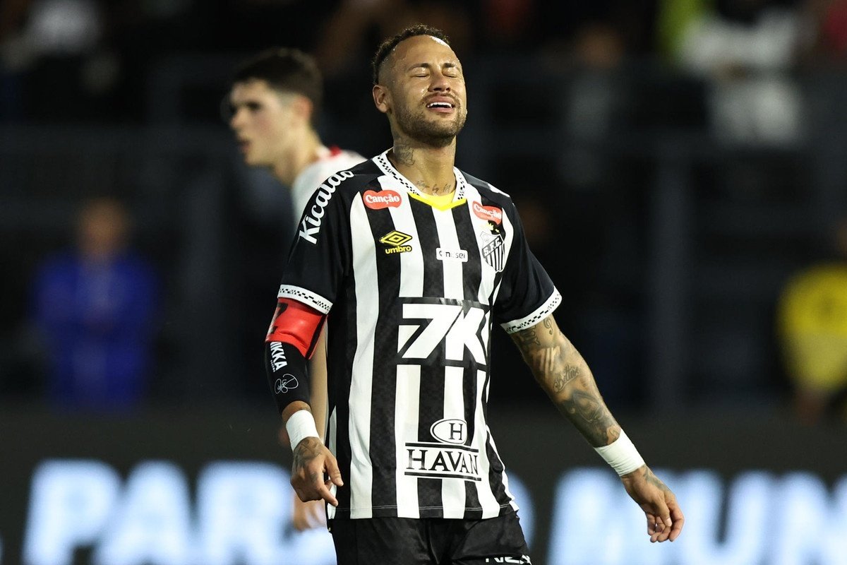 Neymar has completed four full matches this month. EFE
