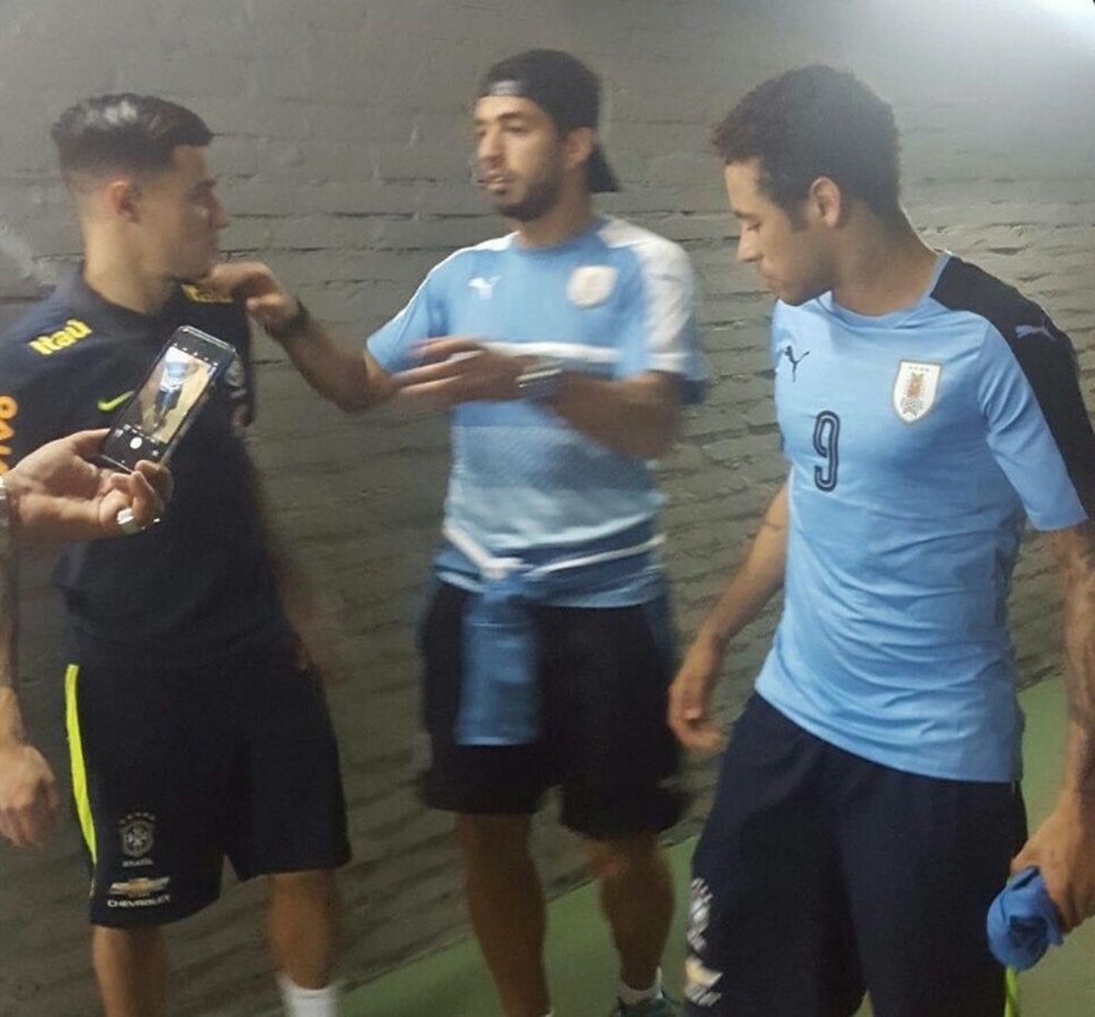 Neymar vestiu a camisa do Uruguai do amigo Luis Suárez. Twitter @InfoRusia2018