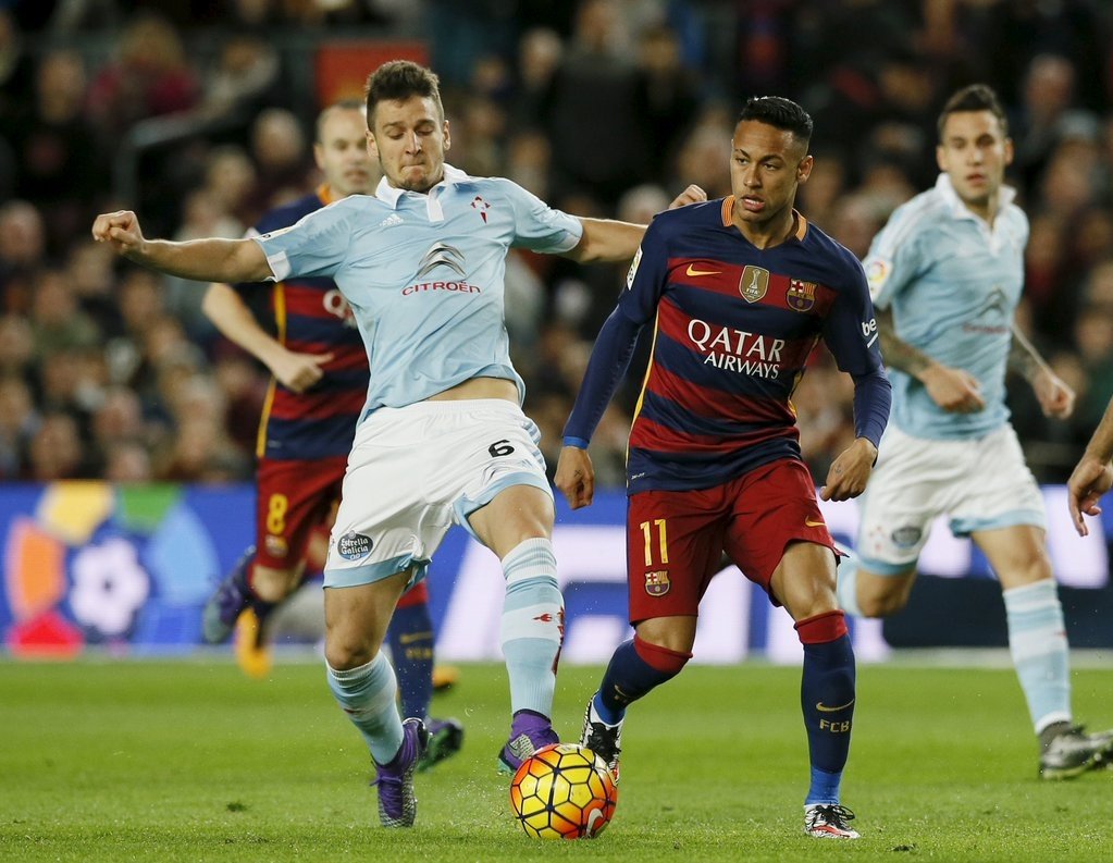 El defensor del Celta de Vigo podría estrenarse con su Serbia ante Moldavia o Austria. AFP