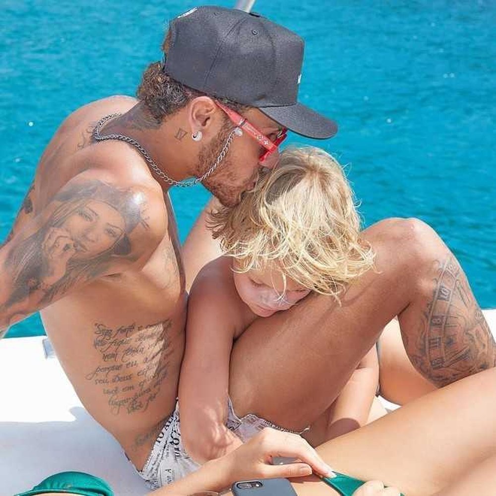 Neymar acompañó a la imagen con un corazón. NeymarJr