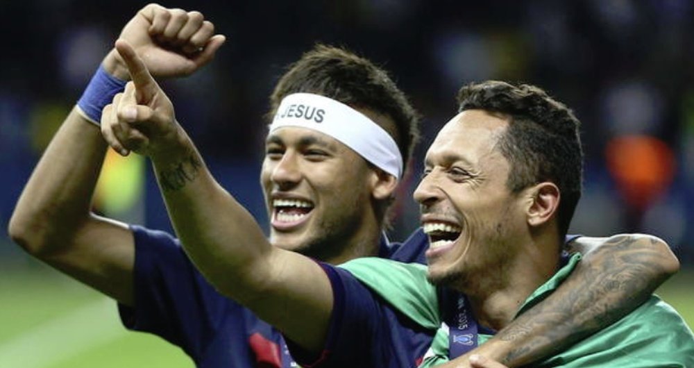 Adriano acredita que Neymar está arrependido. EFE