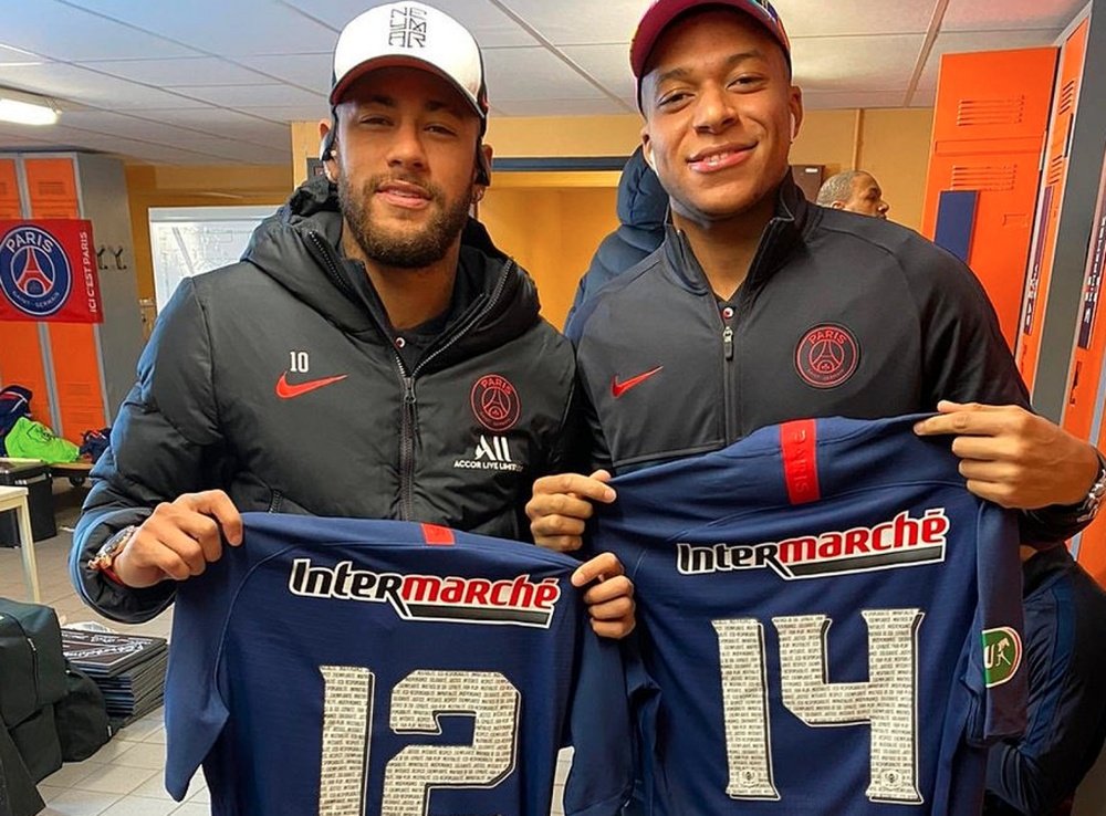 Mbappé et Neymar rendent hommage à Falcao et Henry. Twitter/KMbappe