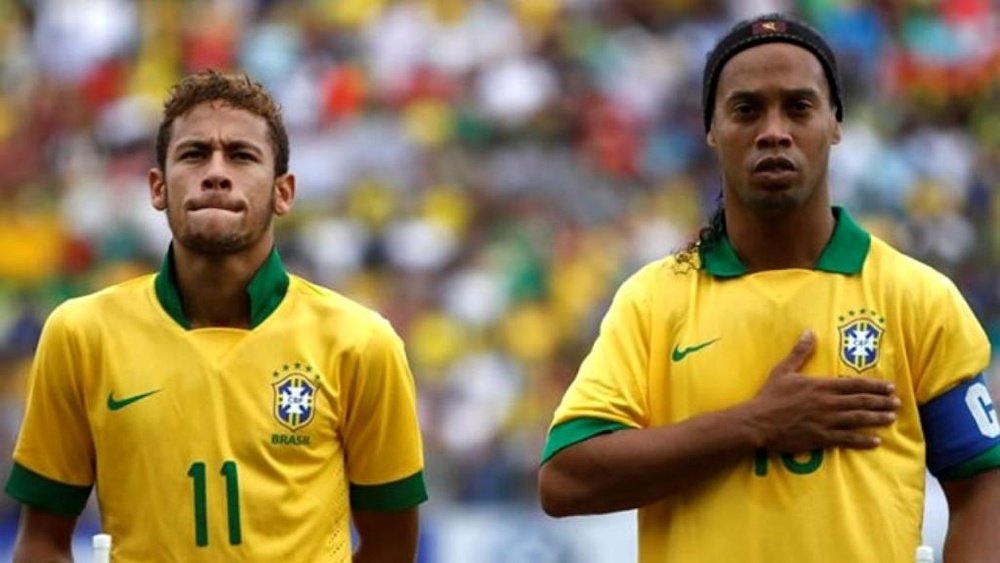 Neymar e Ronaldinho Gaúcho foram comparados. EFE