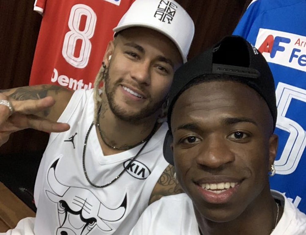 Vinicius deixou elogios ao seu compatriota Neymar. Twitter/vini11Oficial