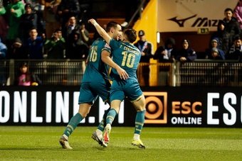Nico González e Conceição celebram gol em partida do Porto. EFE/Luis Forra