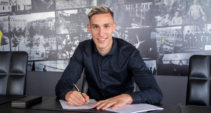 OFICIAL: Schlotterbeck firma con el Borussia Dortmund hasta 2027