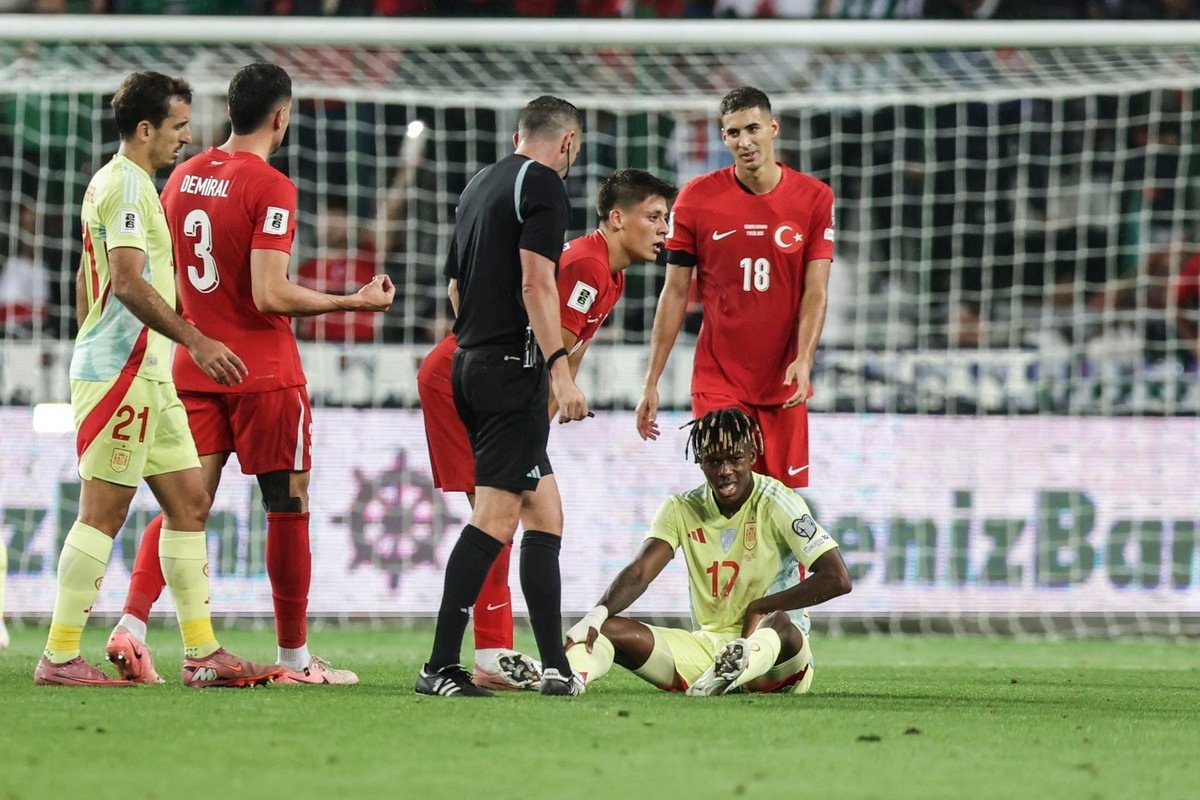 Nico Williams to miss Champions League debut due to adductor injury. EFE