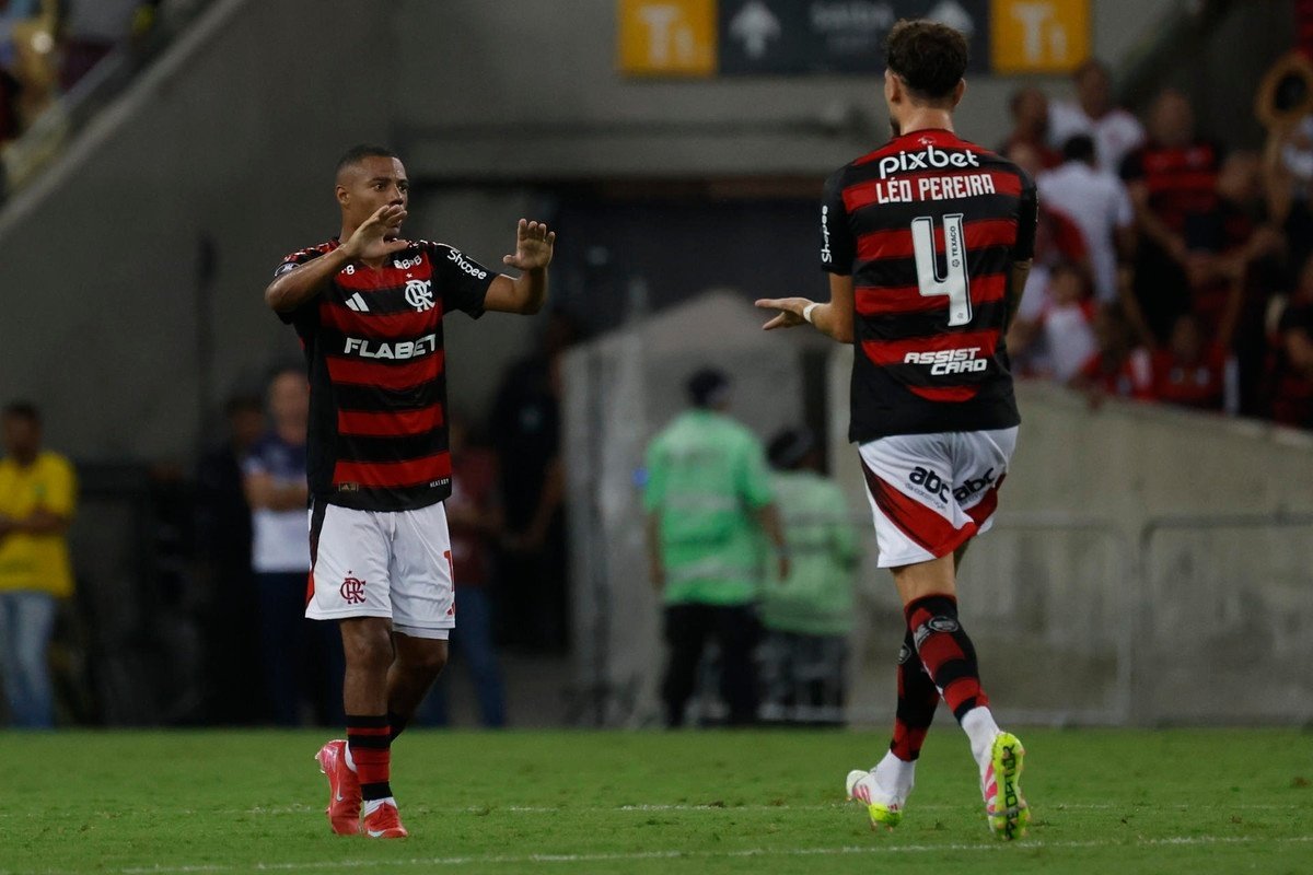 O Flamengo, líder do Campeonato Brasileiro, com 14 pontos, precisa vencer neste domingo para ampliar a vantagem sobre Palmeiras e Bragantino, seus adversários mais próximos, nesta sétima rodada do Brasileirão.
